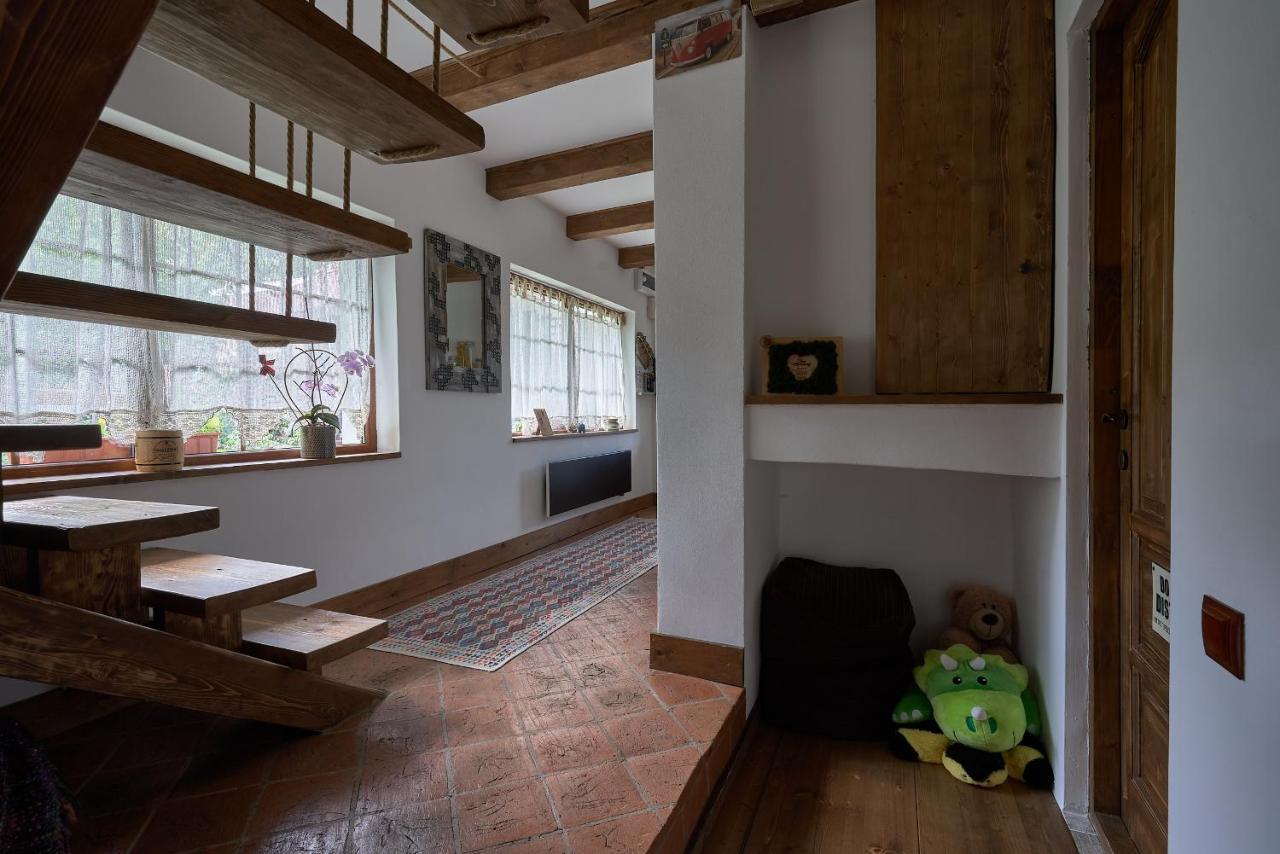 Walnut Tree Cottage Săcele Exterior foto